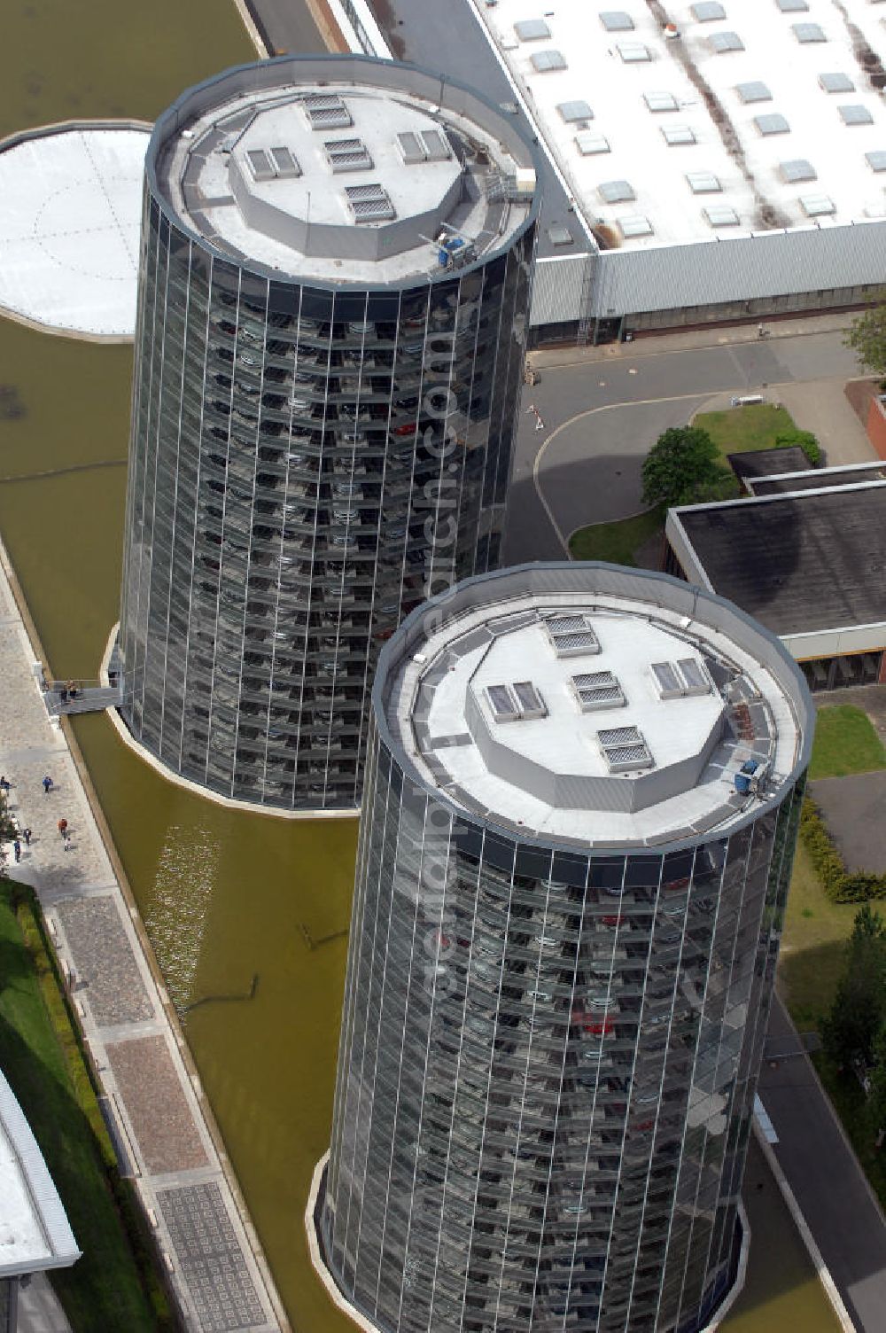 Aerial image Wolfsburg - Blick auf das VW - Werksgelände der Volkswagen - Werke in Wolfsburg. Die Volkswagen AG, abgekürzt VW AG, mit Sitz in Wolfsburg, ist die Muttergesellschaft des Volkswagen-Konzerns und der größte Automobilhersteller Europas. View of the VW - Volkswagen factory premises - Works in Wolfsburg. Volkswagen AG, abbreviated VW AG, headquartered in Wolfsburg, is the parent company of the Volkswagen group and the largest car manufacturer in Europe.