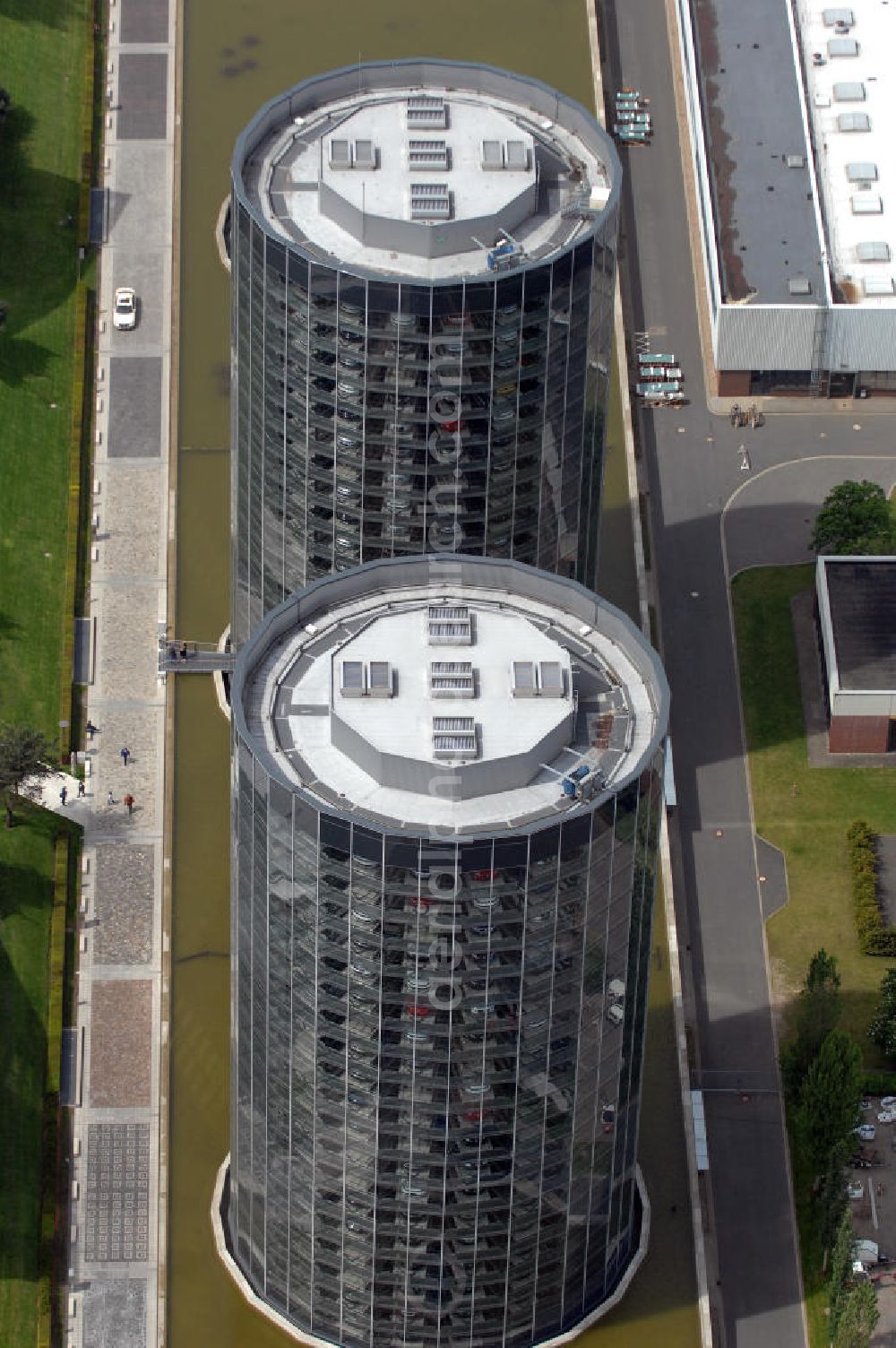 Wolfsburg from above - Blick auf das VW - Werksgelände der Volkswagen - Werke in Wolfsburg. Die Volkswagen AG, abgekürzt VW AG, mit Sitz in Wolfsburg, ist die Muttergesellschaft des Volkswagen-Konzerns und der größte Automobilhersteller Europas. View of the VW - Volkswagen factory premises - Works in Wolfsburg. Volkswagen AG, abbreviated VW AG, headquartered in Wolfsburg, is the parent company of the Volkswagen group and the largest car manufacturer in Europe.