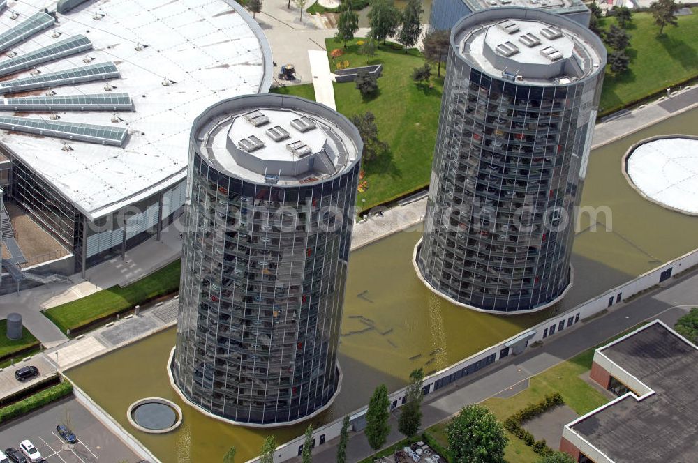 Aerial photograph Wolfsburg - Blick auf das VW - Werksgelände der Volkswagen - Werke in Wolfsburg. Die Volkswagen AG, abgekürzt VW AG, mit Sitz in Wolfsburg, ist die Muttergesellschaft des Volkswagen-Konzerns und der größte Automobilhersteller Europas. View of the VW - Volkswagen factory premises - Works in Wolfsburg. Volkswagen AG, abbreviated VW AG, headquartered in Wolfsburg, is the parent company of the Volkswagen group and the largest car manufacturer in Europe.