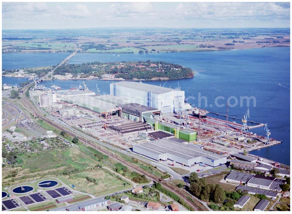 Stralsund / Mecklenburg Vorpommern from the bird's eye view: Werksgelände der Volkswerft GmbH Stralsund (03831) 66-0 Werftstr. 3 18439 Stralsund / 27.09.02