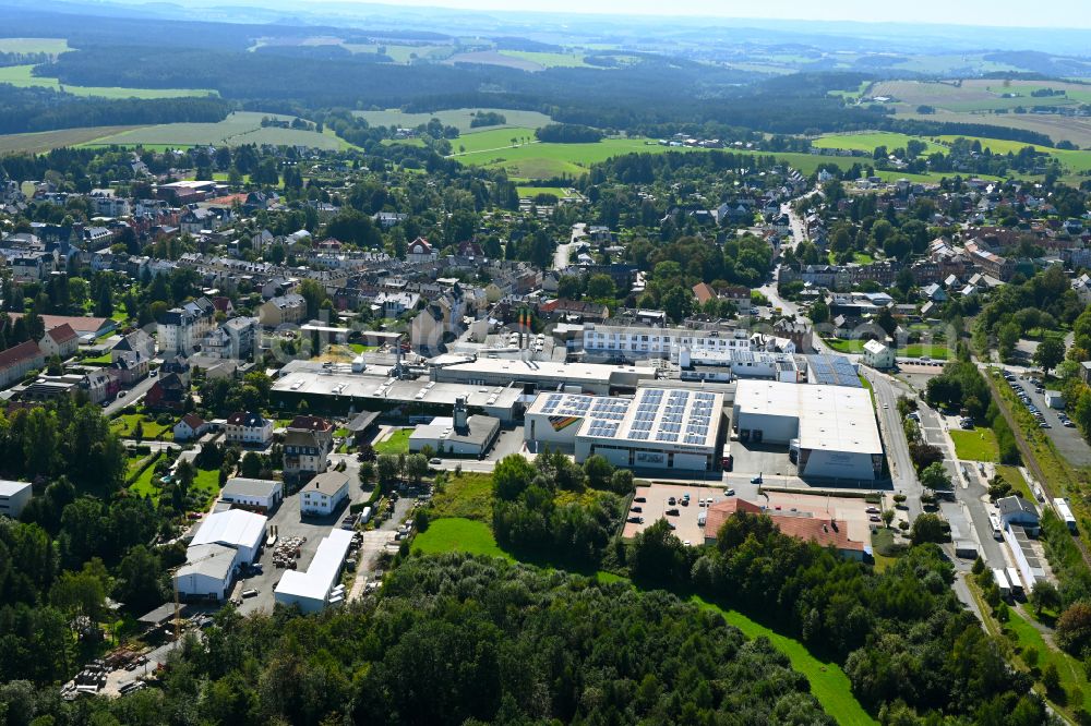 Aerial photograph Treuen - Building and production halls on the premises of VOWALON Beschichtung GmbH on street Bahnhofstrasse - Ostrastrasse in Treuen in the state Saxony, Germany