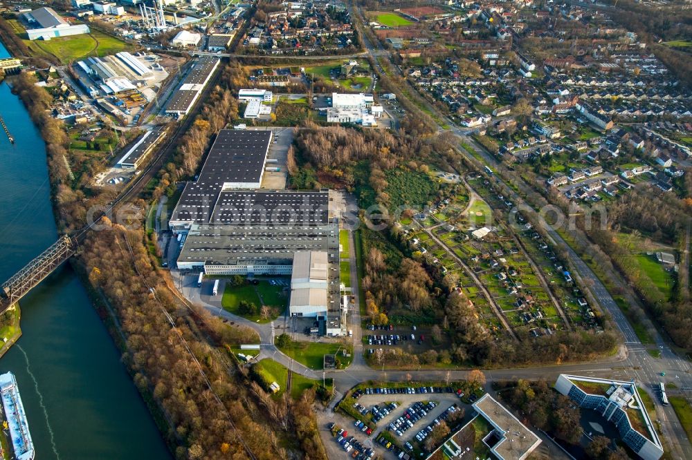 Gelsenkirchen from the bird's eye view: Building and production halls on the premises of the Wellpappe Gelsenkirchen in Gelsenkirchen in the state North Rhine-Westphalia