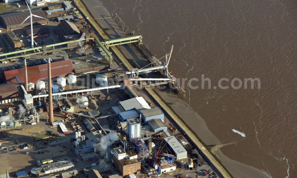 Nordenham from the bird's eye view: Building and production halls on the premises of Weser-Metall GmbH on Johannastrasse in Nordenham in the state Lower Saxony, Germany