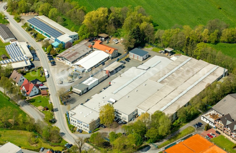 Aerial photograph Bad Wünnenberg - Building and production halls on the premises of Woehler Technik GmbH on Woehler-Platz in Bad Wuennenberg in the state North Rhine-Westphalia, Germany