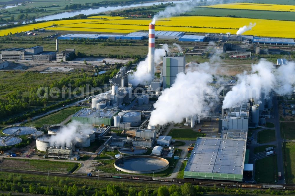 Aerial photograph Arneburg - Building and production halls on the premises of Zellstoff Stendal GmbH in Industriegebiet Industrie- and Gewerbepark Altmark in Arneburg in the state Saxony-Anhalt, Germany