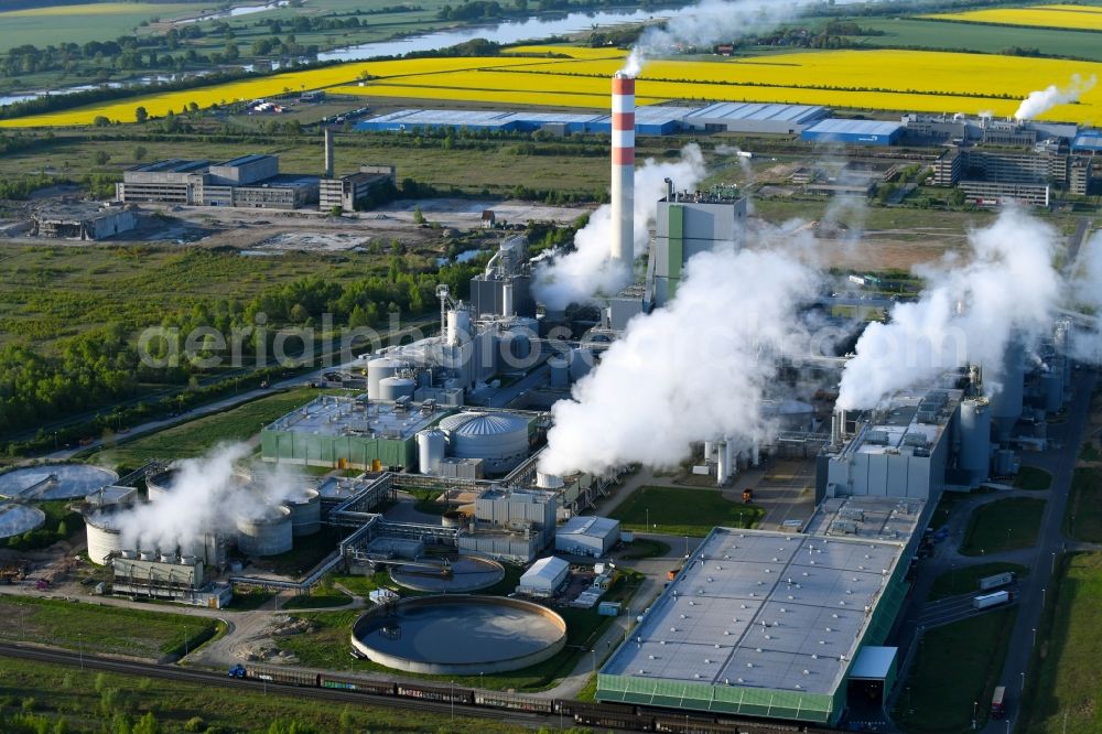 Arneburg from above - Building and production halls on the premises of Zellstoff Stendal GmbH in Industriegebiet Industrie- and Gewerbepark Altmark in Arneburg in the state Saxony-Anhalt, Germany