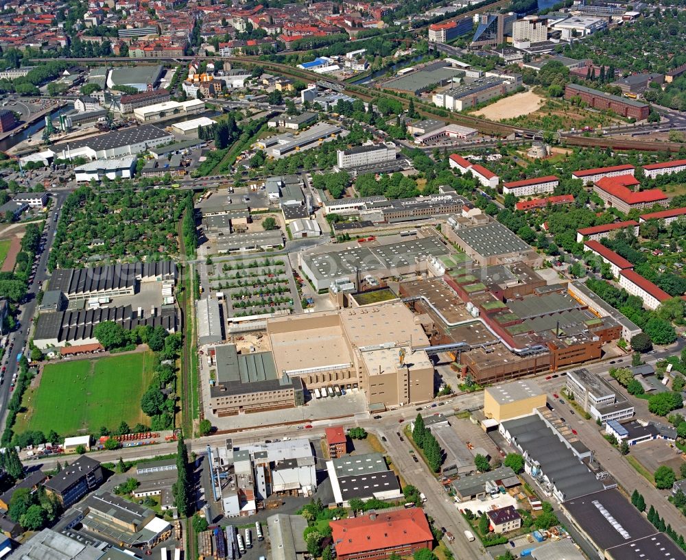 Berlin from above - Building and production halls on the premises of Zigarettenfabrik Philip Morris Manufacturing GmbH on Neukoellnische Allee in the district Neukoelln in Berlin, Germany