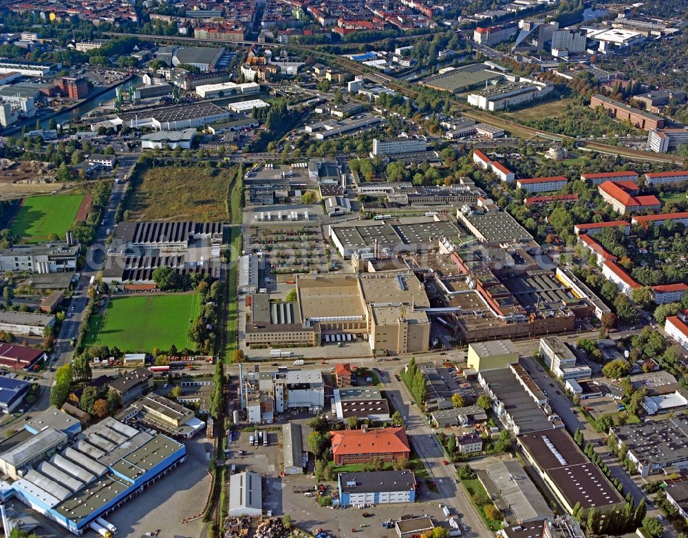 Berlin from the bird's eye view: Building and production halls on the premises of Zigarettenfabrik Philip Morris Manufacturing GmbH on Neukoellnische Allee in the district Neukoelln in Berlin, Germany