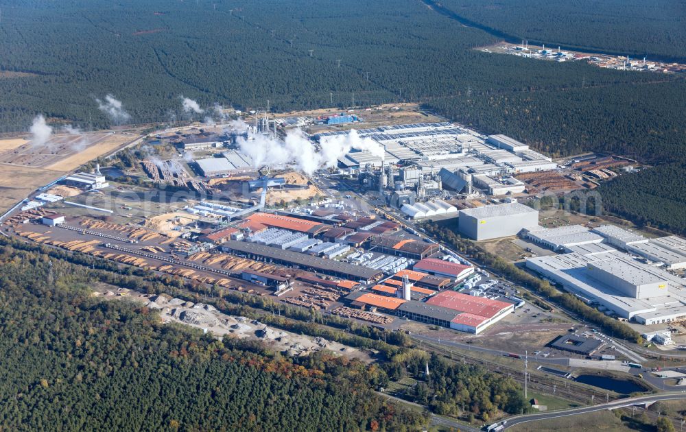 Baruth/Mark from the bird's eye view: Buildings and production halls on the factory premises for wood processing of Binder Beteiligungs AG in Baruth/Mark in the state of Brandenburg, Germany