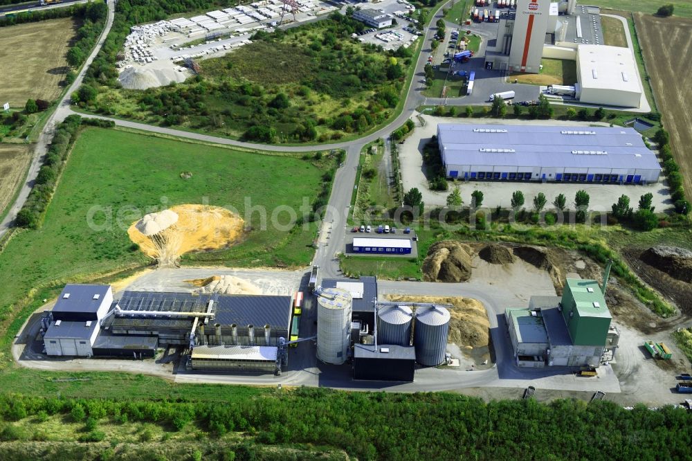 Aerial photograph Heidegrund - Buildings and production halls on the factory premises of the pellet production plant along the Muehlenstrasse in the district Weickelsdorf in Heidegrund in the state Saxony-Anhalt, Germany