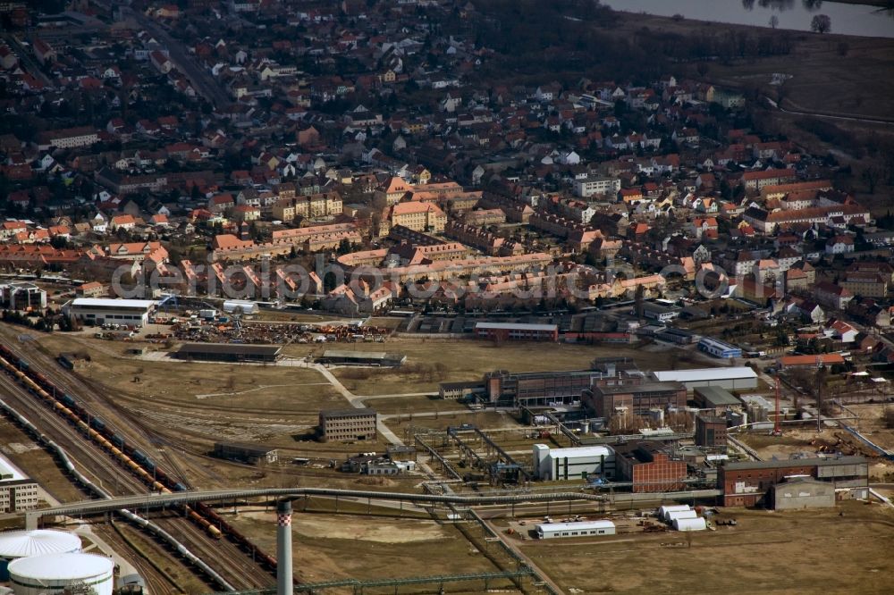 Wittenberg OT Piesteritz from the bird's eye view: The Piesteritzer employee housing is the largest car-free housing development in Germany. From 1916 to 1919, the garden city was built to plans by Paul Schmitthenner and Otto Rudolf Salvisberg for about 2000 employees of the adjacent nitrogen plant. It was recorded in 1986 in the list of monuments of the GDR and has since become a historical monument