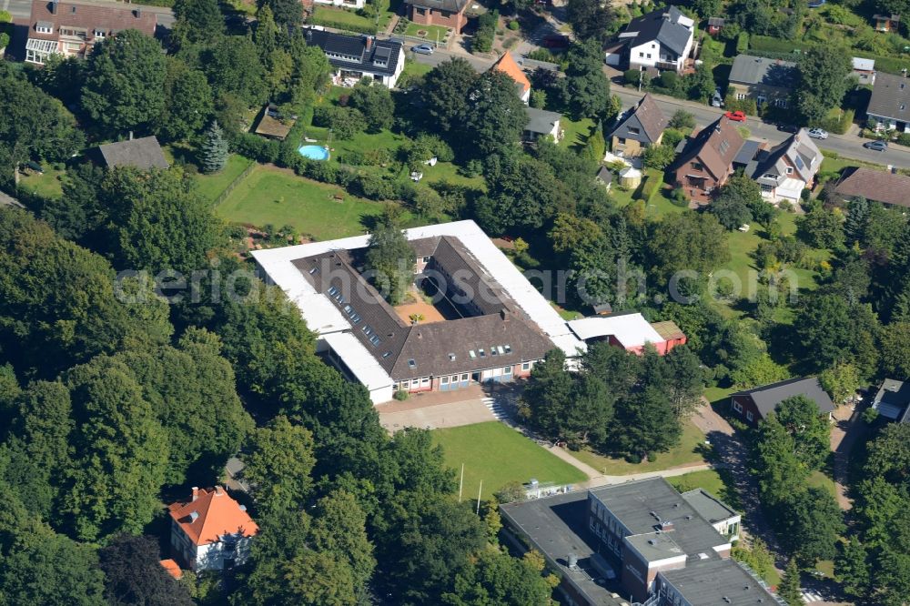 Kiel from the bird's eye view: Workshop of the Stiftung Drachensee foundation in the Hassee part of Kiel in the state Schleswig-Holstein. The foundation offers living spaces and work places for disabled people