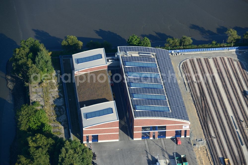 Aerial image Hamburg - Workshop hall Technical operation of the port railway on the Spree harbour Island in Hamburg-Mitte / Kleiner Grasbrook. A project of the Hamburg Port Authority HPA