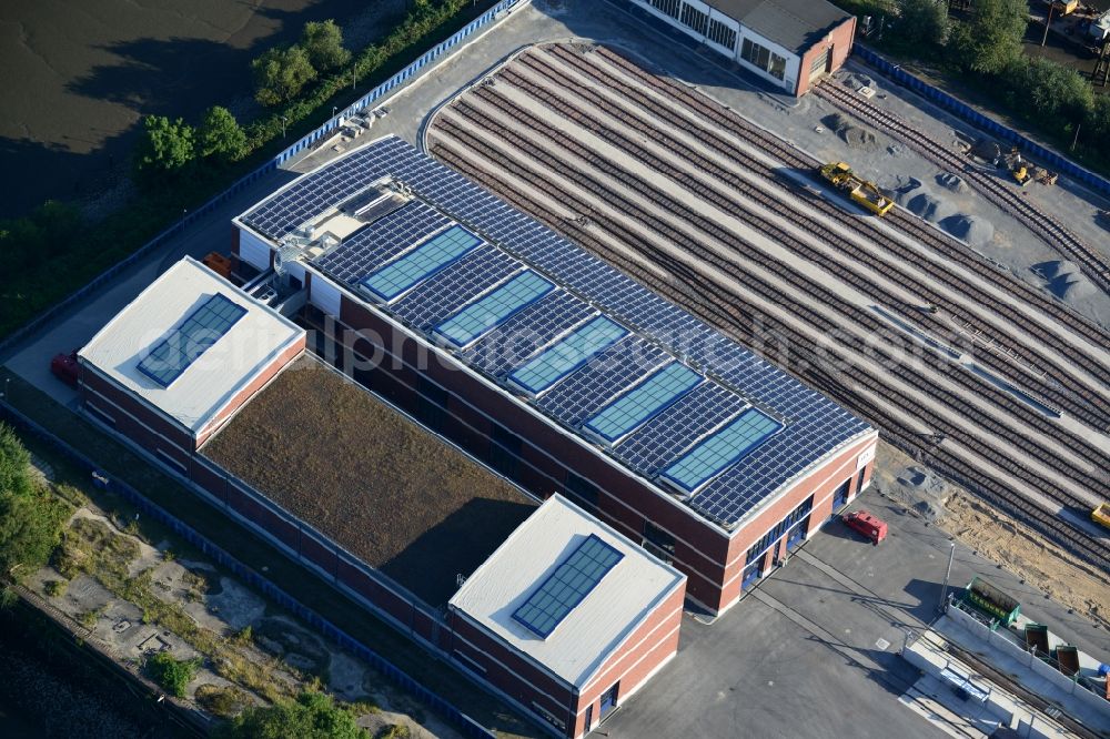 Aerial photograph Hamburg - Workshop hall Technical operation of the port railway on the Spree harbour Island in Hamburg-Mitte / Kleiner Grasbrook. A project of the Hamburg Port Authority HPA