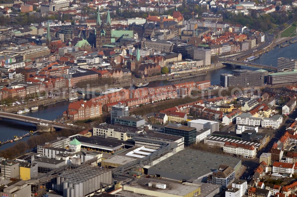 Bremen from the bird's eye view: View of the Weser in Bremen in the homonymous state