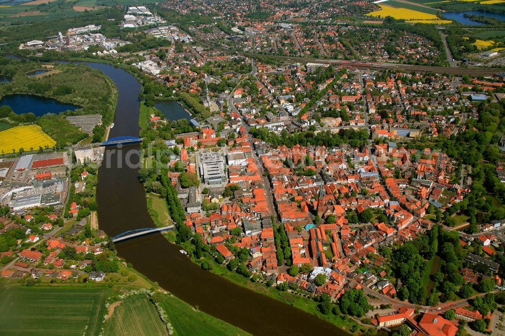 Aerial image Nienburg - View of the Weser in Nienburg in the state of Lower Saxony