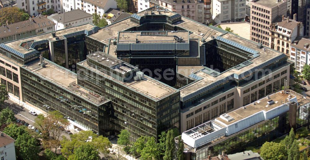 Frankfurt am Main from the bird's eye view: Blick auf den Bürokomplex Westend Carree am Grüneburgweg in Westend. Hauptmieter ist die französische Geschäftsbank BNP Paribas. View of the office complex Westend Carree at the Grüneburgweg inWestend. The main tenant is the French investment bank BNP Paribas.