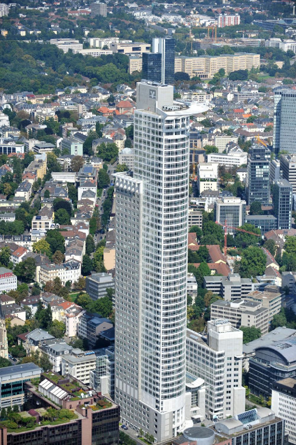 Aerial photograph FRANKFURT AM MAIN - Skyscraper in Frankfurt am Main which is in combination with the city tower the German central bank