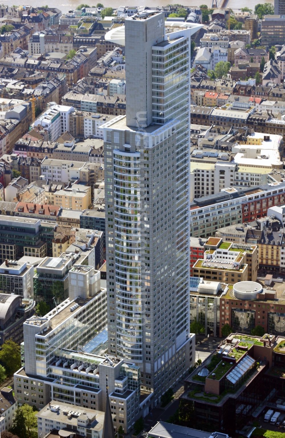 Aerial image Frankfurt am Main - The Westend Tower is the People's Bank skyscraper with 208 meters it is the third tallest skyscraper in the Mainzer Landstraße, Savignystraße and Westendstraße in the district Westend in the state hesse. The house was designed by the architect William Pedersen