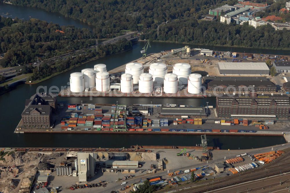 Aerial image Berlin - Der Berliner Westhafen ist ein Binnenhafen im Ortsteil Moabit des Bezirks Mitte. Der Westhafen ist mit einer Fläche von 430.000 m² der größte Hafen der Stadt und ein bedeutender Umschlag- und Lagerplatz für die Binnenschifffahrt. Die Berliner Hafen-und Lagerhausgesellschaft mbH, kurz BEHALA genannt, betreibt in Berlin mehrere Binnenhäfen mit den dazugehörigen Lagerhäusern, dem Güterumschlag, einer Bauschuttentsorgung, den Hafenbahnen, und die Vermietung von Immobilien auf den Hafengeländen. Sie ist ein Eigenbetrieb der Stadt Berlin. Weitere Informationen unter