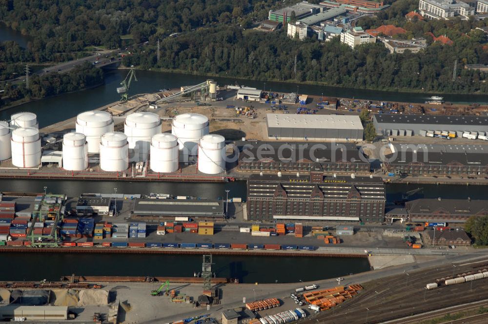 Aerial photograph Berlin - Der Berliner Westhafen ist ein Binnenhafen im Ortsteil Moabit des Bezirks Mitte. Der Westhafen ist mit einer Fläche von 430.000 m² der größte Hafen der Stadt und ein bedeutender Umschlag- und Lagerplatz für die Binnenschifffahrt. Die Berliner Hafen-und Lagerhausgesellschaft mbH, kurz BEHALA genannt, betreibt in Berlin mehrere Binnenhäfen mit den dazugehörigen Lagerhäusern, dem Güterumschlag, einer Bauschuttentsorgung, den Hafenbahnen, und die Vermietung von Immobilien auf den Hafengeländen. Sie ist ein Eigenbetrieb der Stadt Berlin. Weitere Informationen unter