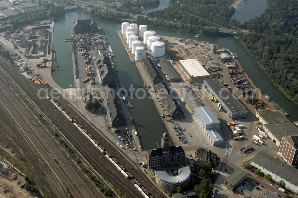 Berlin from the bird's eye view: Der Berliner Westhafen ist ein Binnenhafen im Ortsteil Moabit des Bezirks Mitte. Der Westhafen ist mit einer Fläche von 430.000 m² der größte Hafen der Stadt und ein bedeutender Umschlag- und Lagerplatz für die Binnenschifffahrt. Die Berliner Hafen-und Lagerhausgesellschaft mbH, kurz BEHALA genannt, betreibt in Berlin mehrere Binnenhäfen mit den dazugehörigen Lagerhäusern, dem Güterumschlag, einer Bauschuttentsorgung, den Hafenbahnen, und die Vermietung von Immobilien auf den Hafengeländen. Sie ist ein Eigenbetrieb der Stadt Berlin. Weitere Informationen unter