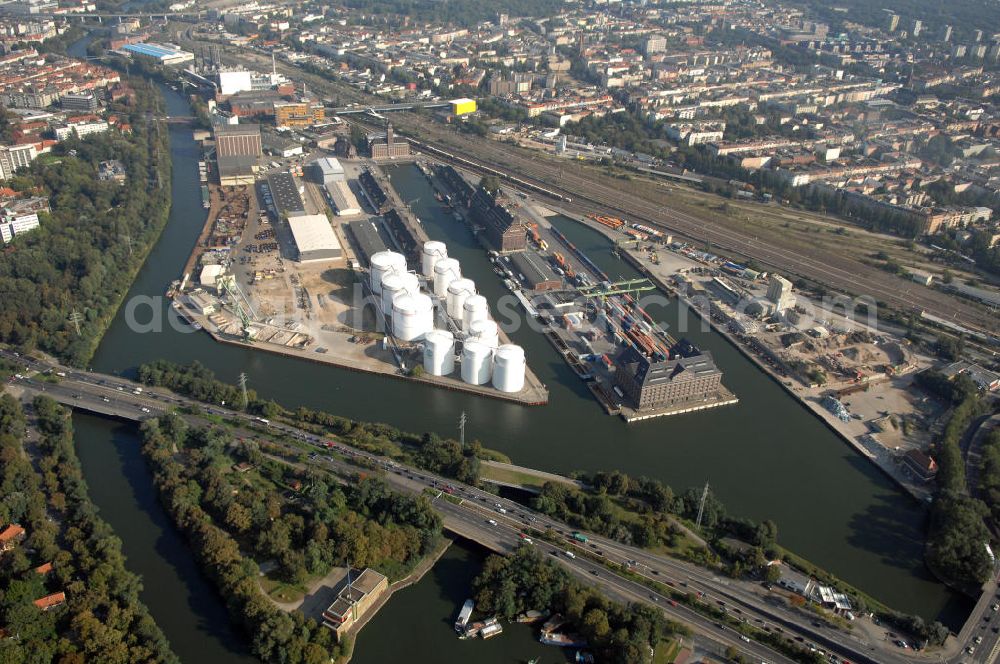 Aerial image Berlin - Der Berliner Westhafen ist ein Binnenhafen im Ortsteil Moabit des Bezirks Mitte. Der Westhafen ist mit einer Fläche von 430.000 m² der größte Hafen der Stadt und ein bedeutender Umschlag- und Lagerplatz für die Binnenschifffahrt. Die Berliner Hafen-und Lagerhausgesellschaft mbH, kurz BEHALA genannt, betreibt in Berlin mehrere Binnenhäfen mit den dazugehörigen Lagerhäusern, dem Güterumschlag, einer Bauschuttentsorgung, den Hafenbahnen, und die Vermietung von Immobilien auf den Hafengeländen. Sie ist ein Eigenbetrieb der Stadt Berlin. Weitere Informationen unter