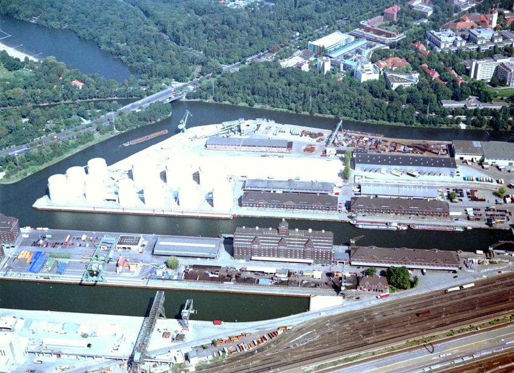 Aerial image Berlin - Wedding - 20.08.2002 Westhafen der Behala mit zugeschütteten Hafenbecken