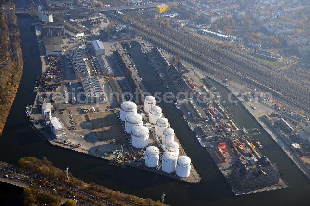 Berlin OT Moabit from the bird's eye view: View of the Westhafen in Berlin in Mitte in the district Moabit