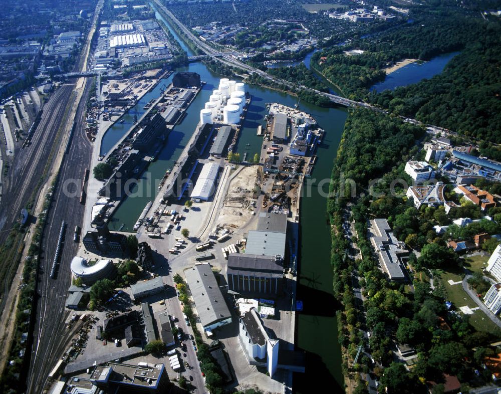 Berlin Moabit from above - BEHALA Westhafen in Berlin-Moabit. Der Binnenhafen ist über Westhafenkanal und Berlin-Spandauer Schifffahrtskanal bzw. Hohenzollernkanal mit Spree und Havel verbunden. BEHALA Port Westhafen in Berlin-