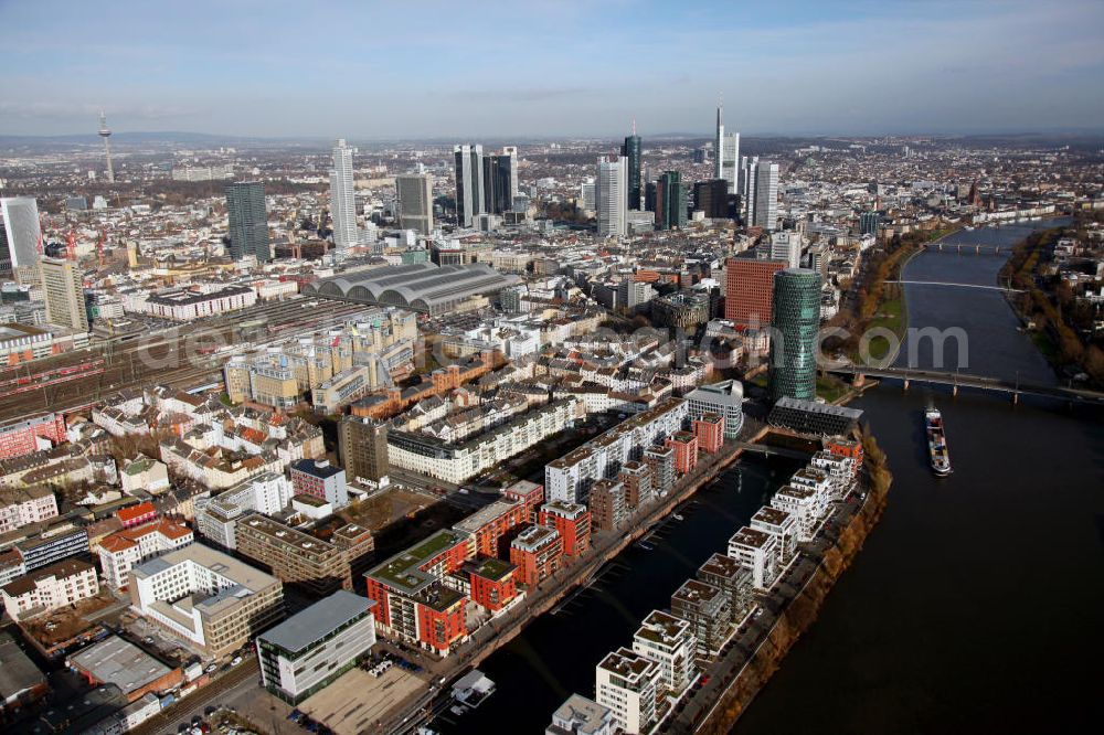 Frankfurt am Main from above - Blick auf die Frankfurter Innenstadt mit dem Westhafen und dem Hauptbahnhof im Zentrum, sowie dem Bankenviertel im Hintergrund. View to the inner city of Frankfurt on the Main, with the west-harbour and the central station in the center and the financial district in the background.