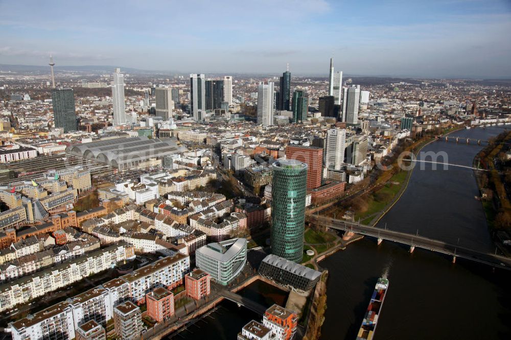 Frankfurt am Main from above - Blick auf die Frankfurter Innenstadt mit dem Westhafen , Westhafen- Tower, sowie dem Bankenviertel im Hintergrund. View to the inner city of Frankfurt on the Main, with the west-harbour and the central station in the center and the financial district in the background.