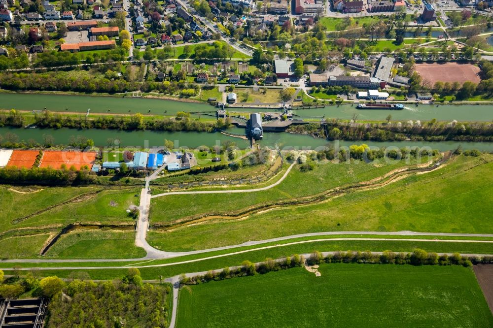 Aerial photograph Hamm - View of the Western part of the Lippeauen and Lippewiesen area on the riverbanks of Lippe and Datteln-Hamm- Canal in the North of the town of Hamm in the state of North Rhine-Westphalia. Tennis courts and a rowing club are located here