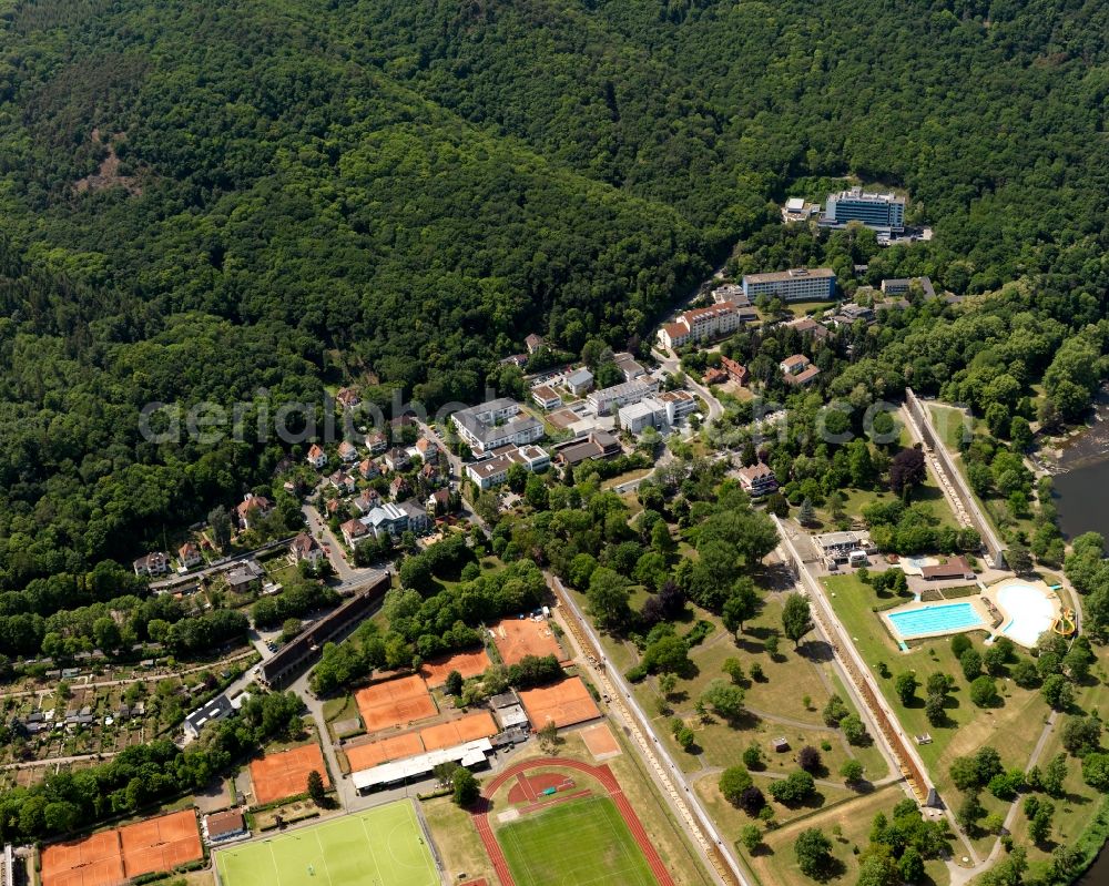 Aerial image Bad Kreuznach - Western riverbank of the Nahe and Saline Valley in Bad Kreuznach in the state of Rhineland-Palatinate. Bad Kreuznach is a spa town and county capital and is located on the rivers Nahe and Ellerbach. An open air pool, a rehab hospital and a residence for the elderly are located on the western shore of the river