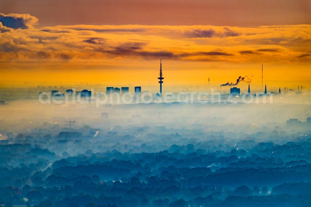 Hamburg from the bird's eye view: Weather with layered fog cover in Hamburg, Germany