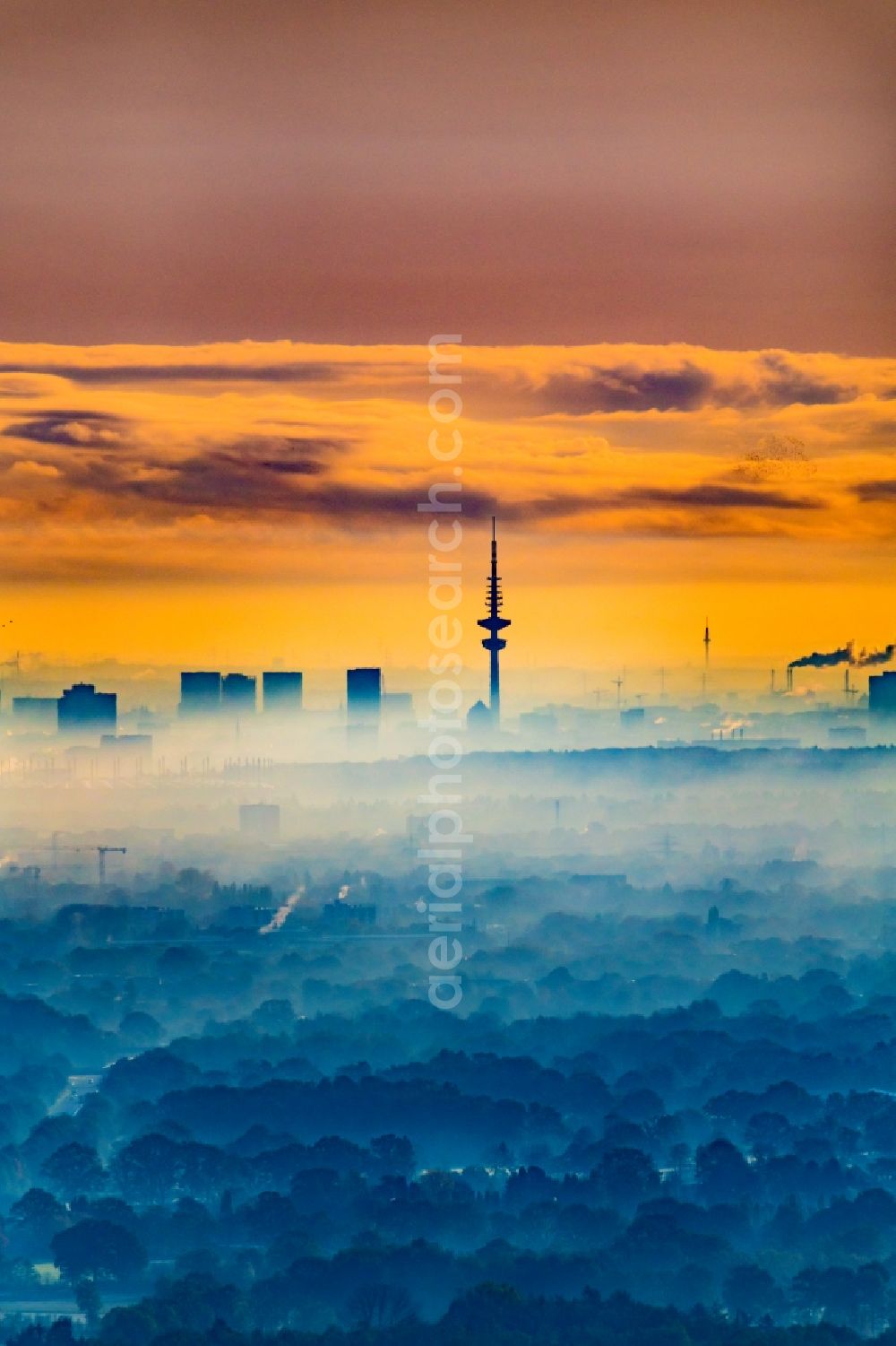 Aerial photograph Hamburg - Weather with layered fog cover in Hamburg, Germany