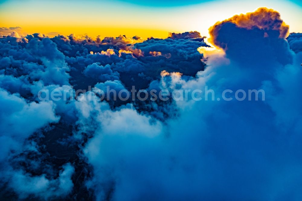 Sankt Peter-Ording from the bird's eye view: Weather situation with cloud formation and light reflections at sunset in Sankt Peter-Ording in the state Schleswig-Holstein, Germany