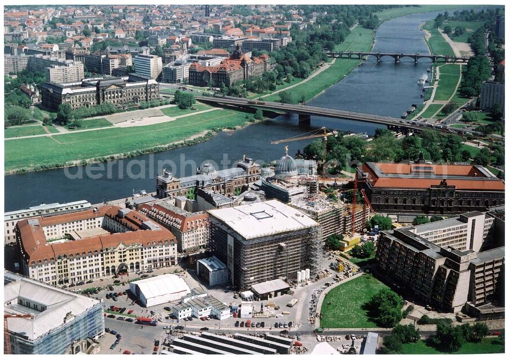 Dresden / Sachs. from the bird's eye view: Wiederaufbau der Dresdner Frauenkirche in der Altstadt von Dresden.