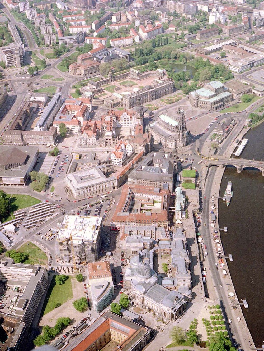 Dresden from the bird's eye view: Wiederaufbau der Dresdner Frauenkirche und des Stadtschlosses.