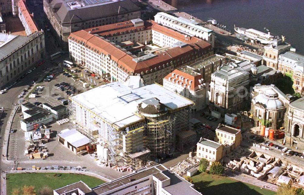 Dresden from the bird's eye view: Wiederaufbau der Frauenkirche in der Dresdner Altstadt