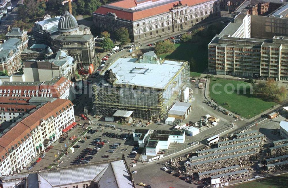 Dresden from the bird's eye view: Wiederaufbau der Frauenkirche in der Dresdner Altstadt