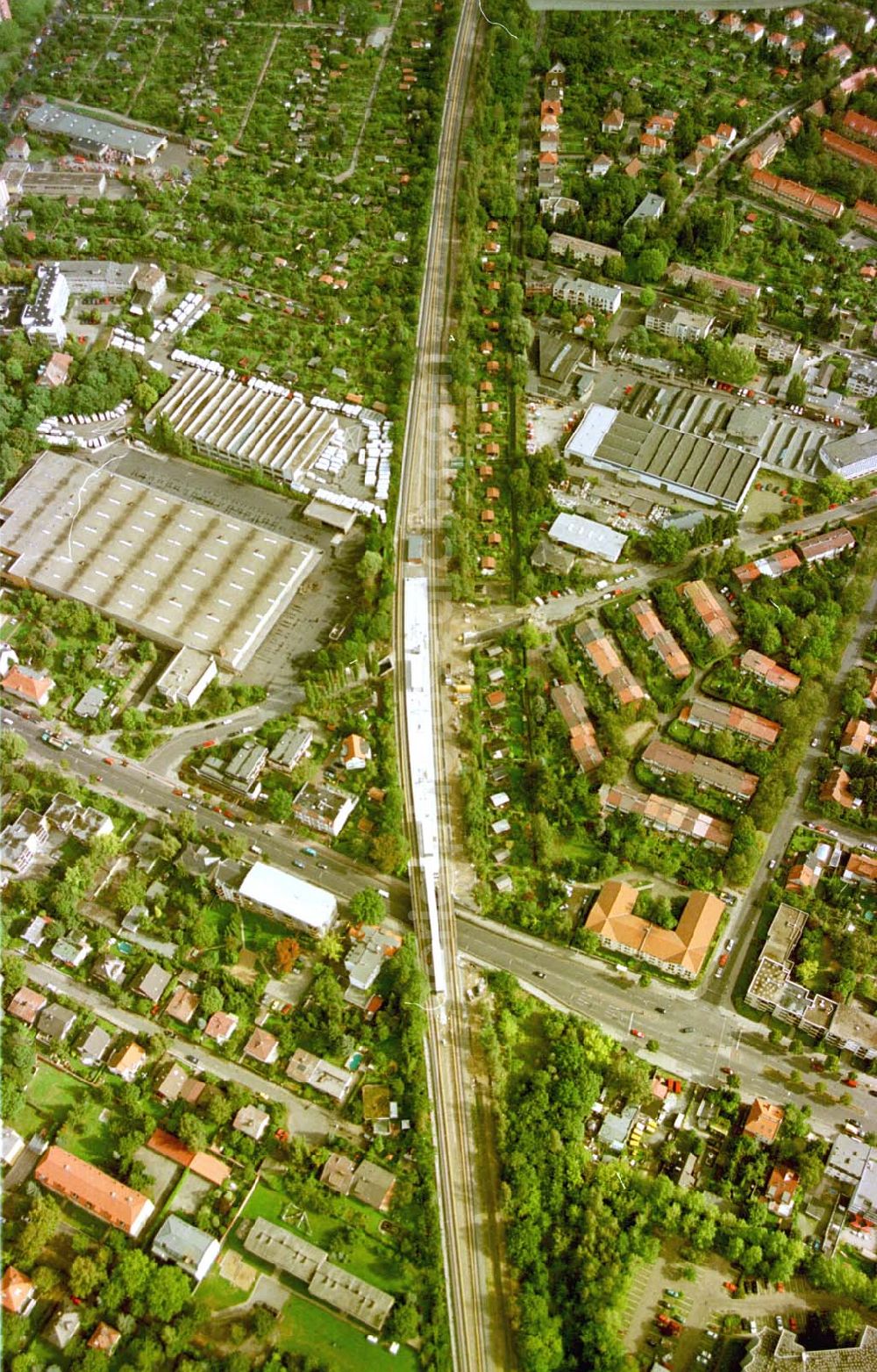 Berlin - Lichterfelde from the bird's eye view: Wiedererrichtete S-Bahnstrecke Lichterfelde-Ost - Osdorfer Straße - Lichterfelde-Süd.