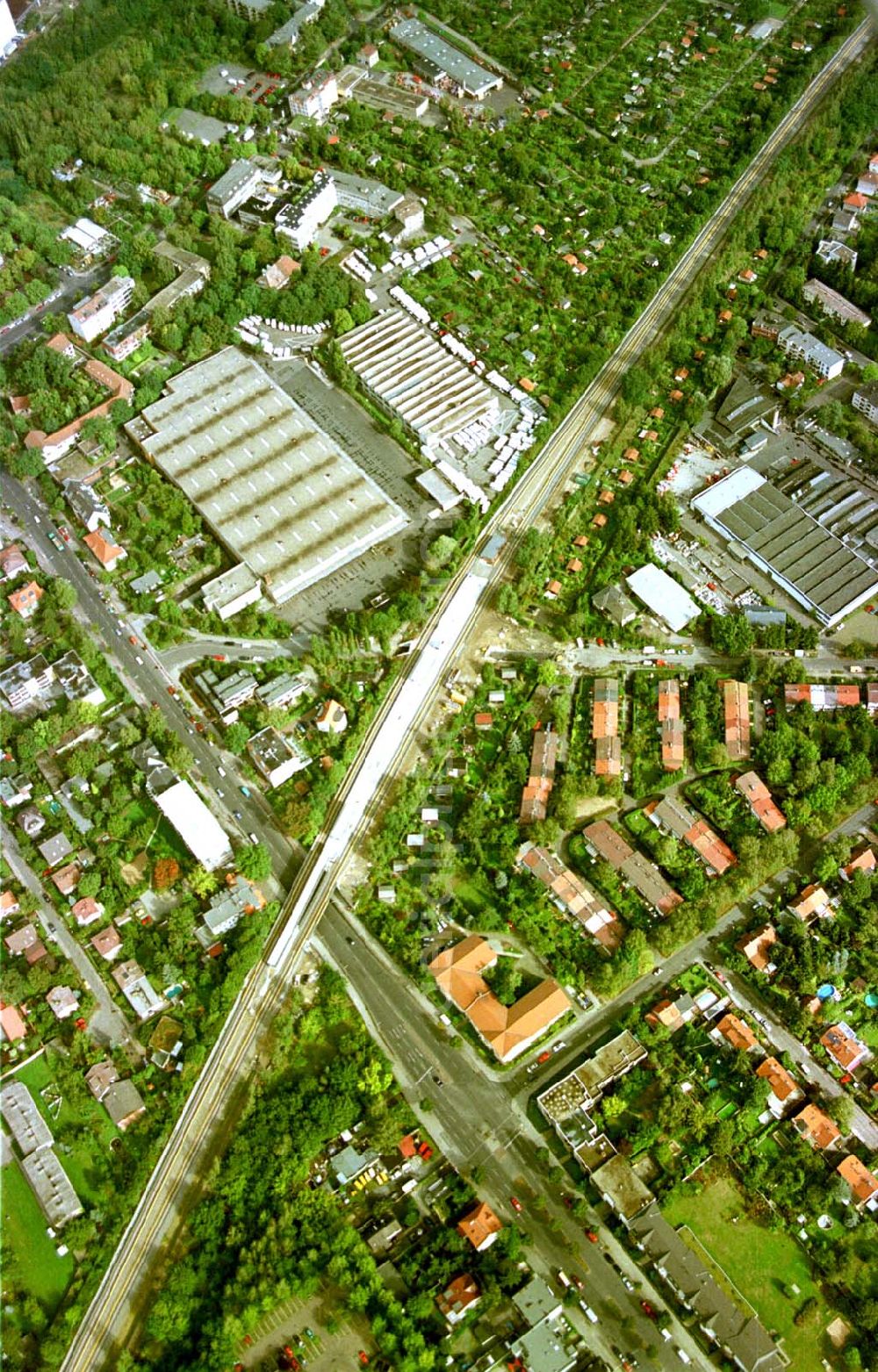 Aerial image Berlin - Lichterfelde - Wiedererrichtete S-Bahnstrecke Lichterfelde-Ost - Osdorfer Straße - Lichterfelde-Süd.