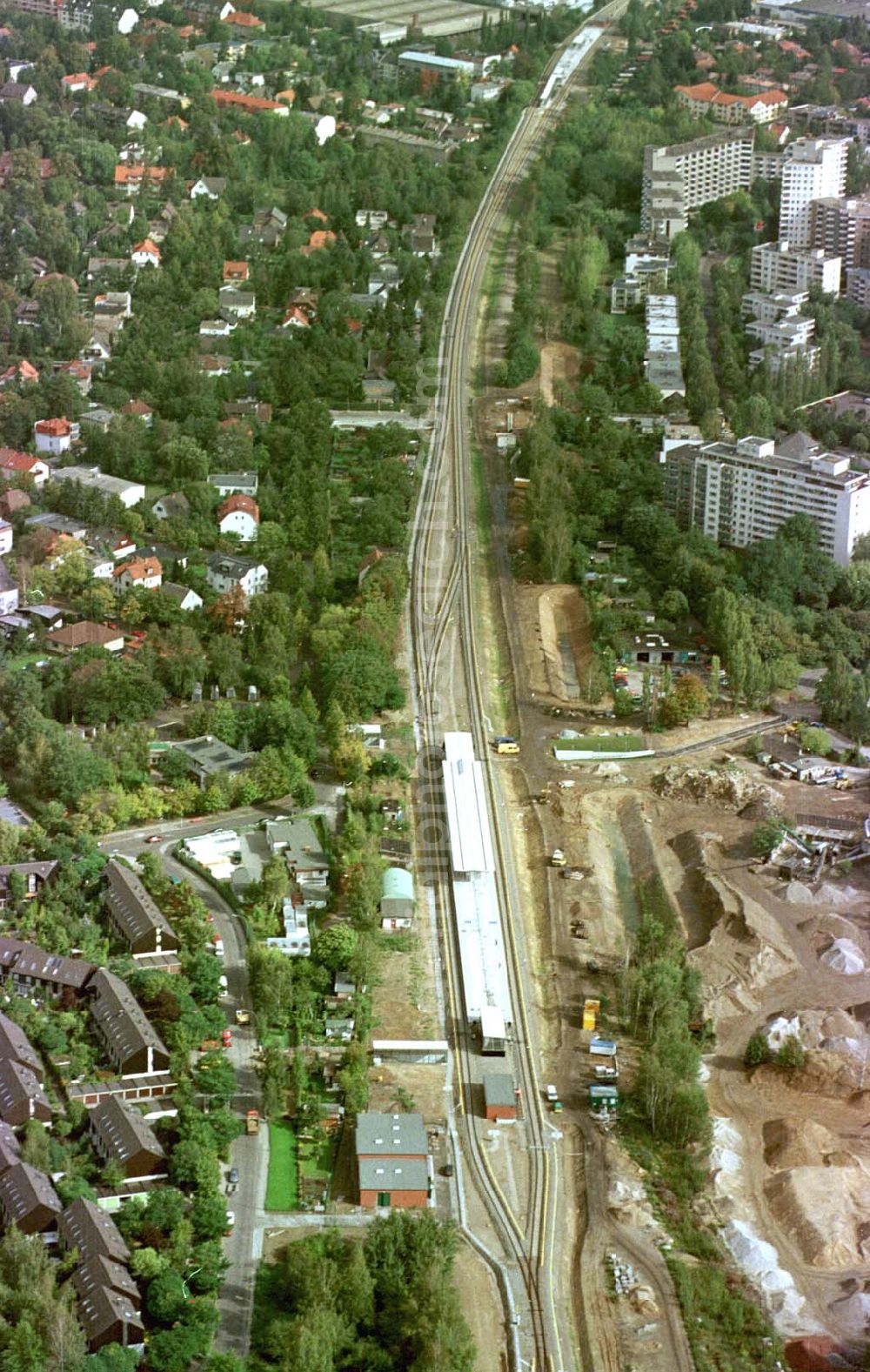 Aerial photograph Berlin - Lichterfelde - Wiedererrichtete S-Bahnstrecke Lichterfelde-Ost - Osdorfer Straße - Lichterfelde-Süd.