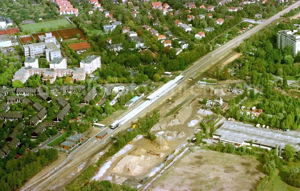 Berlin - Lichterfelde from the bird's eye view: Wiedererrichtete S-Bahnstrecke Lichterfelde-Ost - Osdorfer Straße - Lichterfelde-Süd.