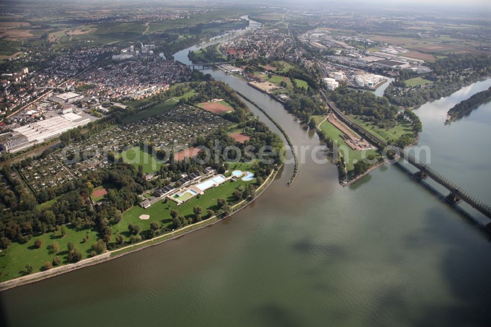 Oberstadt, Mainz from above - Wiesbaden, Stadtteil Mainz-Kostheim, Maaraue,