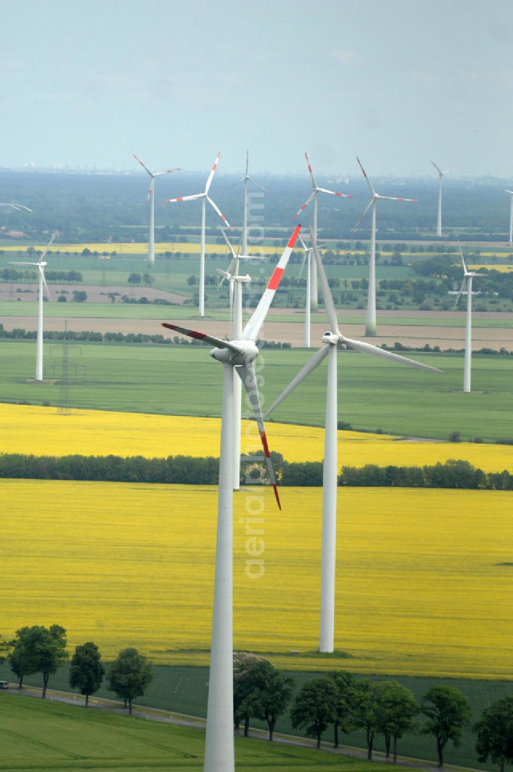 Aerial photograph Schwanebeck bei Nauen - Blick auf die Windenergieanlagen bei Schwanebeck. Look at the wind turbines at Schwanebeck.