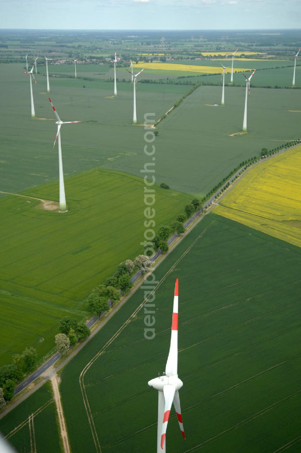 Aerial photograph Schwanebeck bei Nauen - Blick auf die Windenergieanlagen bei Schwanebeck. Look at the wind turbines at Schwanebeck.