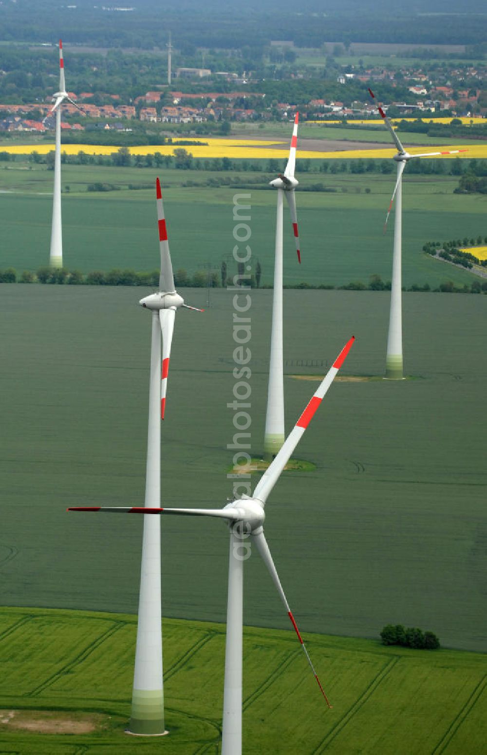 Aerial photograph Schwanebeck bei Nauen - Blick auf die Windenergieanlagen bei Schwanebeck. Look at the wind turbines at Schwanebeck.