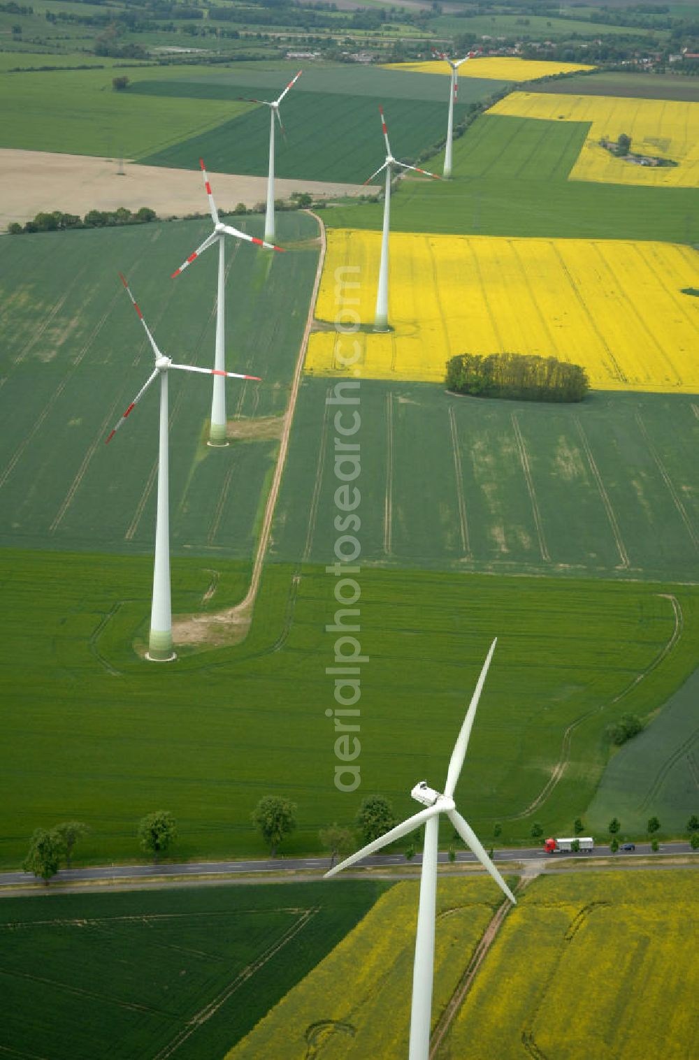 Schwanebeck bei Nauen from above - Blick auf die Windenergieanlagen bei Schwanebeck. Look at the wind turbines at Schwanebeck.